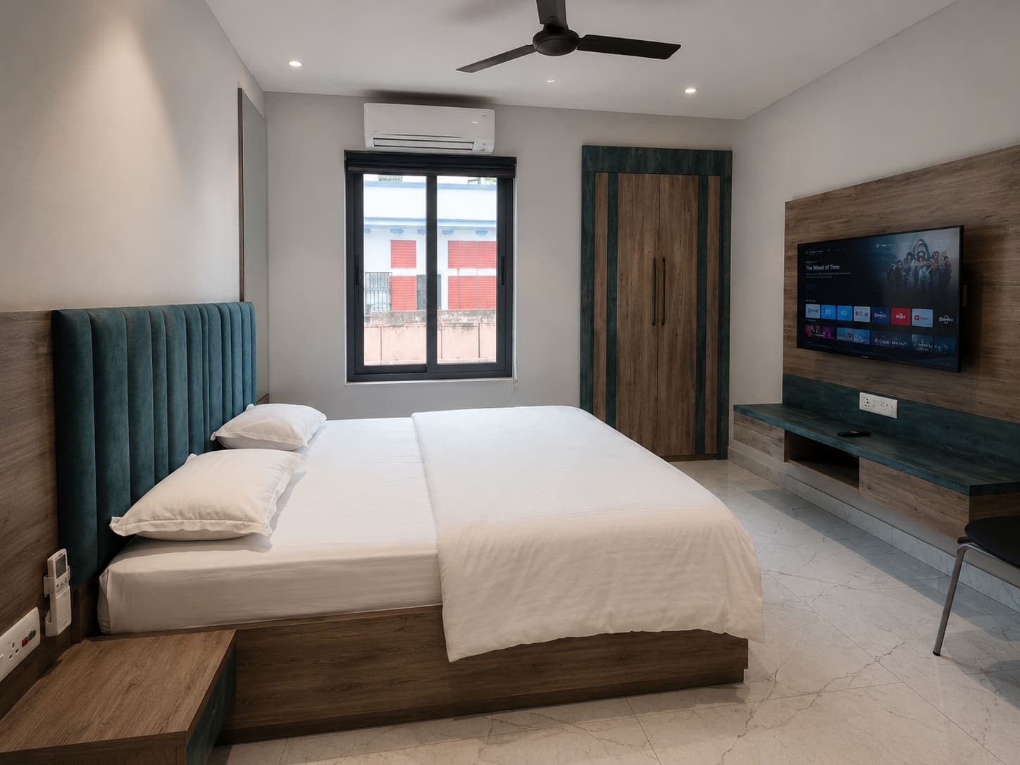 Kolkata deluxe king room
