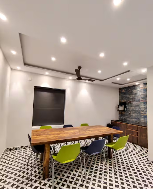 Spacious work-ready room